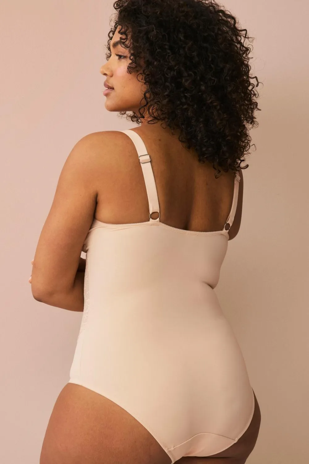 Ellos Shaping>Plus collection Shapingbody med blondedetaljer - medium støtte Beige