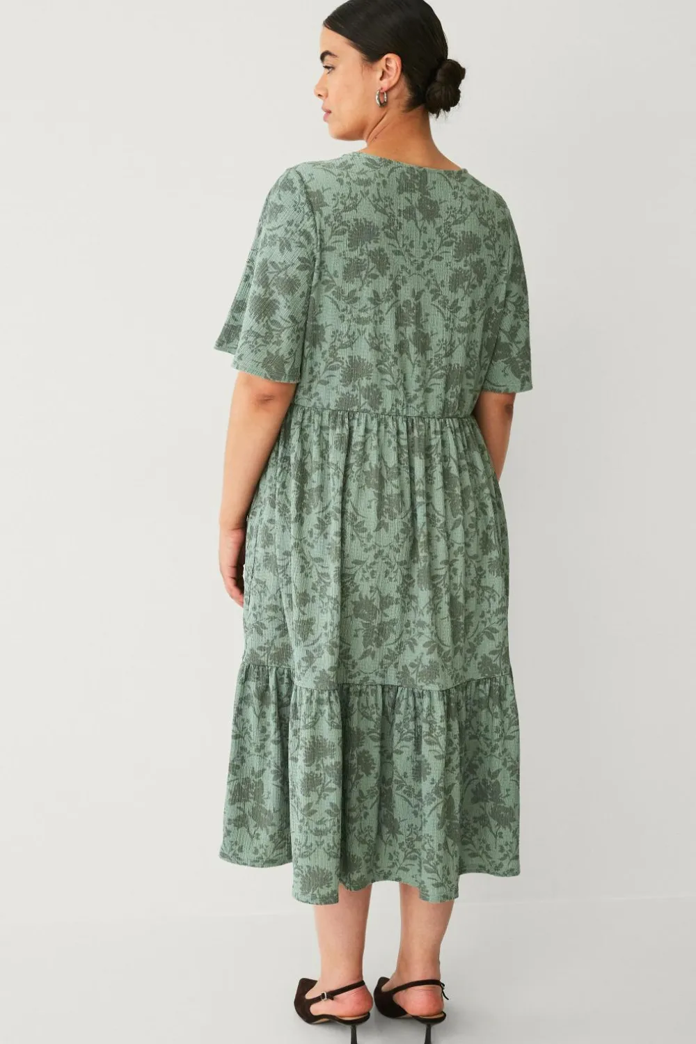 Ellos Kjoler>Plus collection Kjole med flæser Grønt blomsterprint