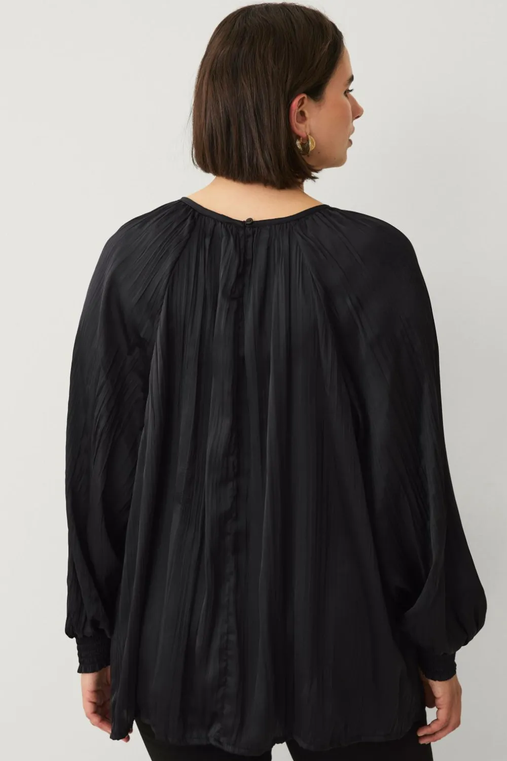 Ellos Skjorter & Bluser>Plus collection Plisseret bluse Sort
