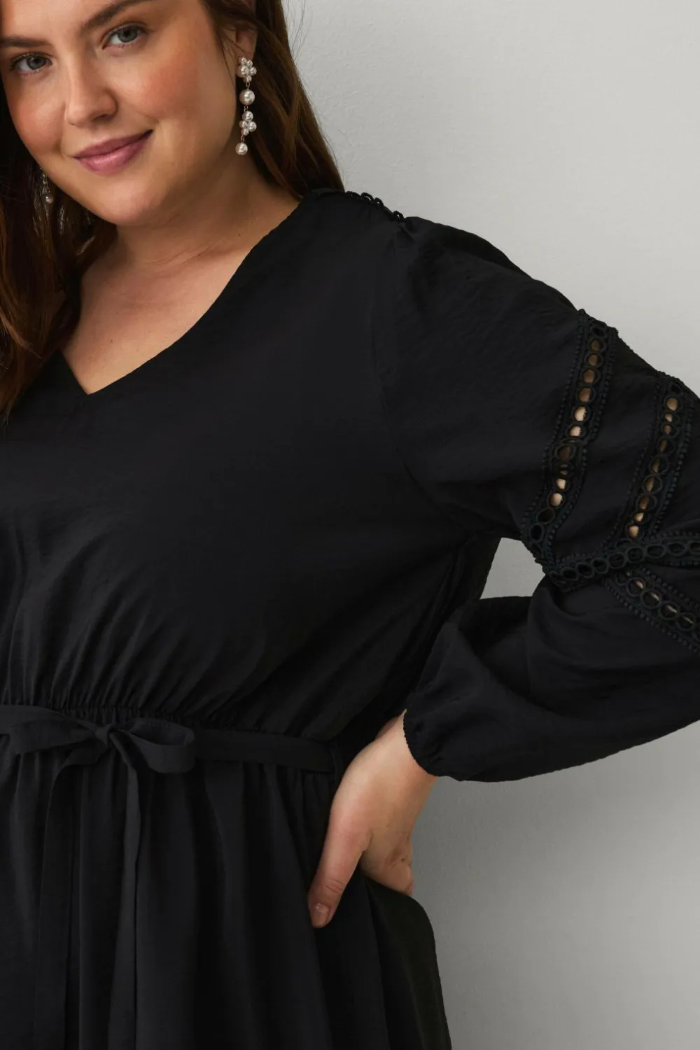 Ellos Kjoler>Plus collection Kjole med blondedetaljer Sort