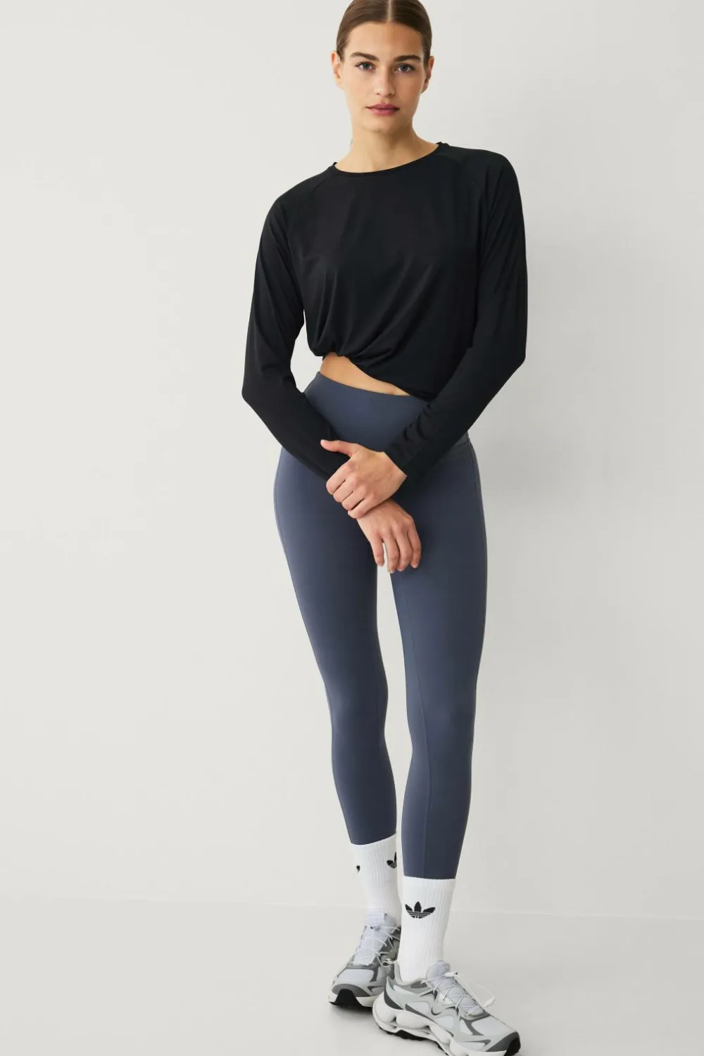 Ellos STUDIO Træningstop Loose Top Core LS sort Clearance