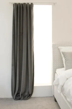 Hasta Smuk gardinlængde i velour Mørkegrå