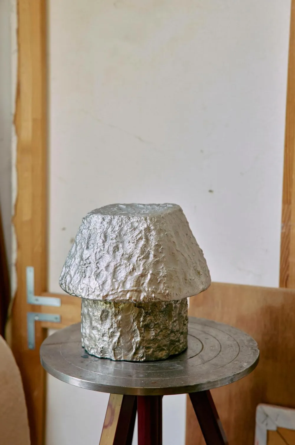 HKliving Bordlamper>Artefact bordlampe i aluminium Lysegrå