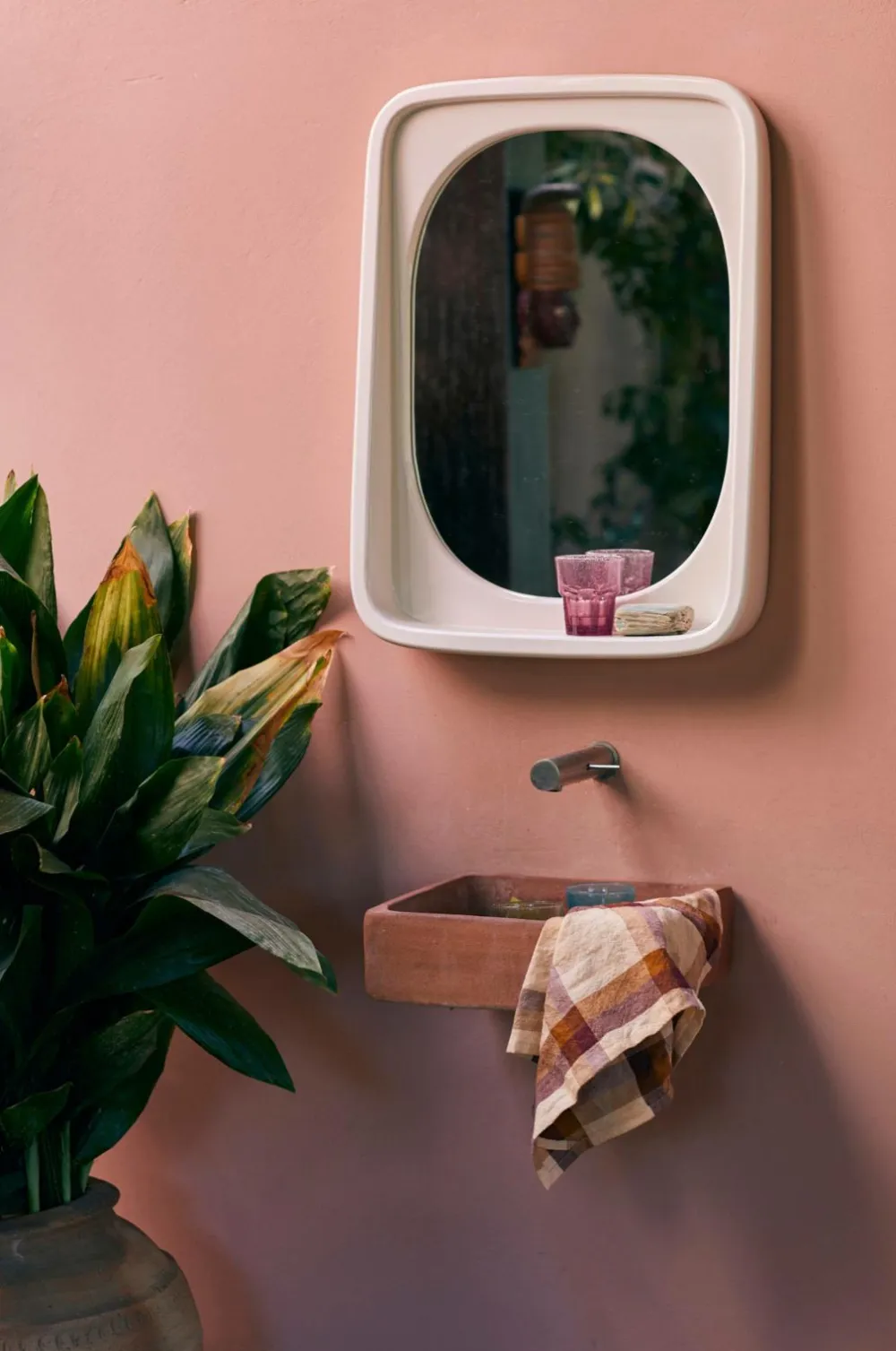 HKliving Spejle>Kurve spejl æggeskal Glossy Beige