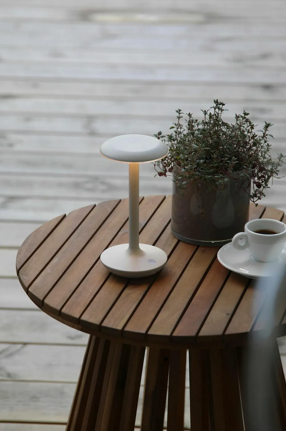 Markslöjd Udendørsbelysning|Genopladelige Lamper>Genopladelig bordlampe Petit B/O Greige