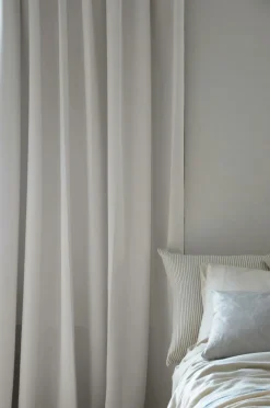 Mimou Mørklægningsgardiner>Mørklæggende hotelgardin - dobbelt bredde Perlehvid