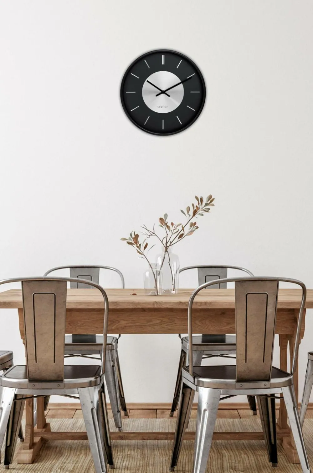 NeXtime Vægure>Vægur Retro Ii Stripes 25 cm Sort/sølv