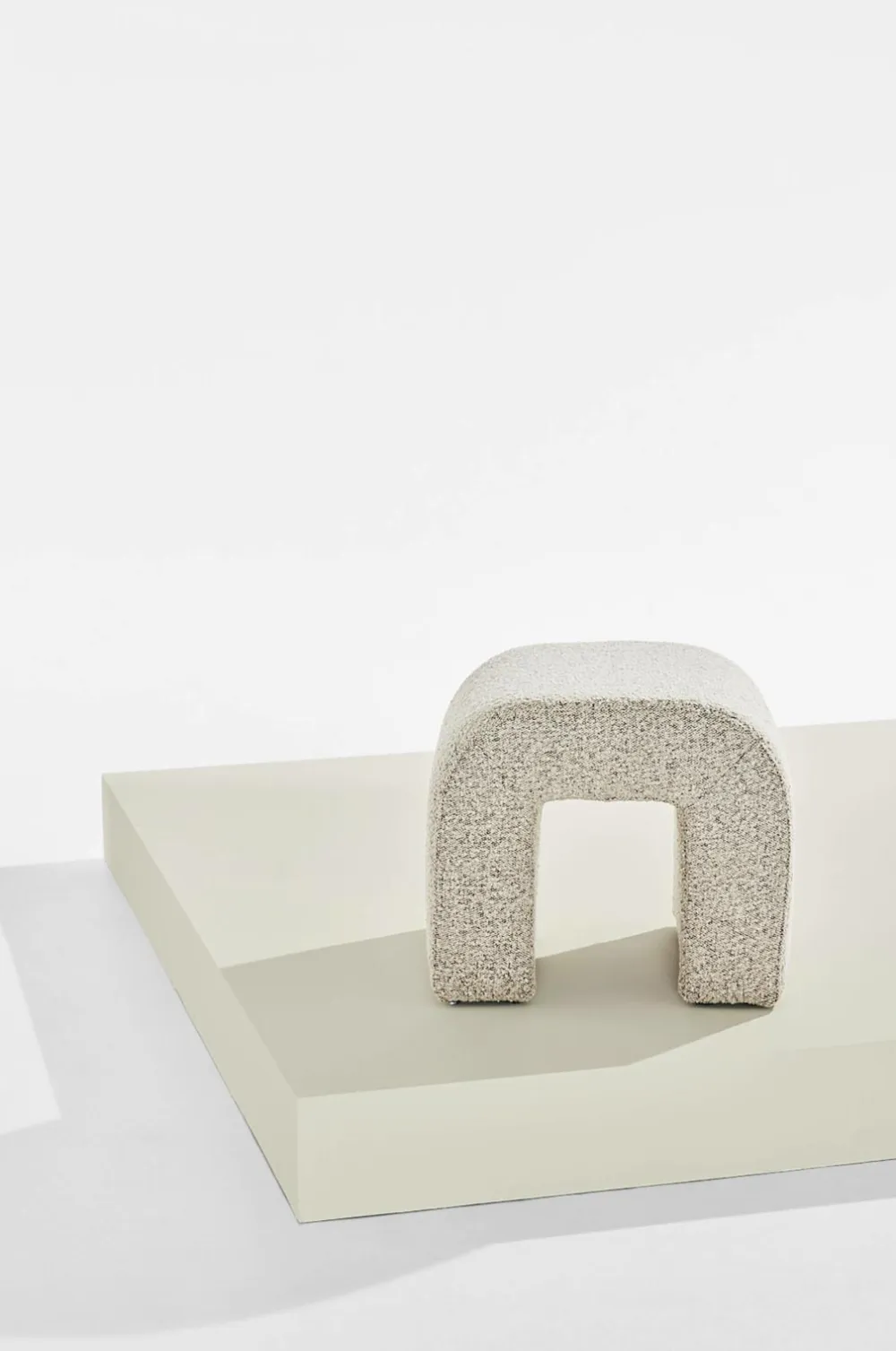 Pastill Puffer & Fodskamler>Odette puf i bouclé 45x41 cm Greige