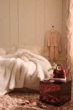 Staycation Sengetæppe Iconic Cremevit Hot