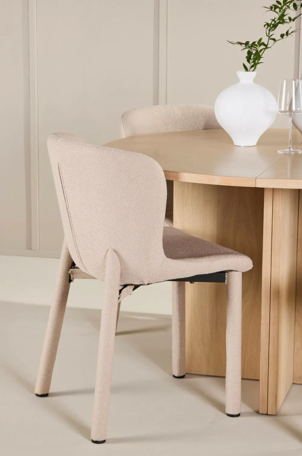 Venture Home Spisebord Strada med Astoria-stol Beige